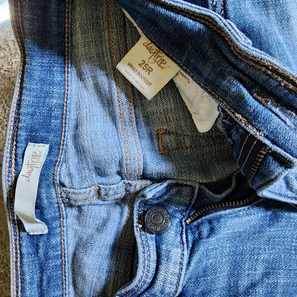 Daytrip Jeans - Picture 2 of 4
